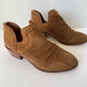 Vince Camuto Palmina perforated suede ankle bootie tan/brown - Sz 7W